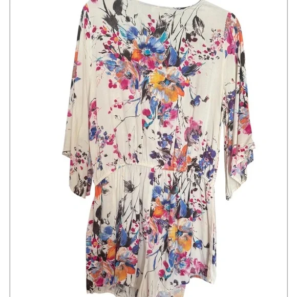 Umgee Floral Print Romper with pockets. NWT - Picture 4 of 5